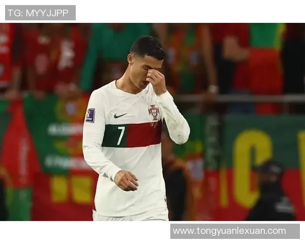 足球巨星退役时泪流满面感人瞬间回顾与球迷的深情告别